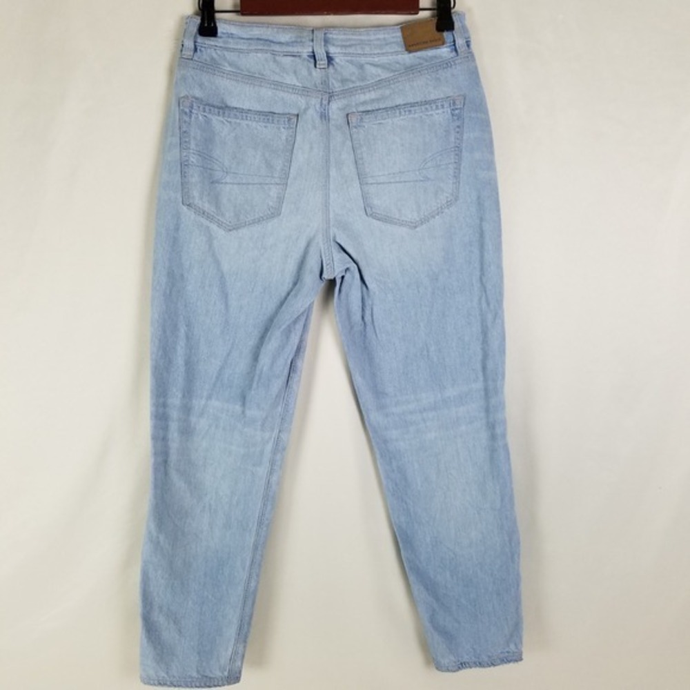 American Eagle Mom Jean Light Wash Distressed High Waisted Denim Blue 4 Short - Picture 2 of 11